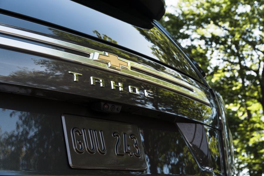 Логотип Chevrolet Tahoe High Country 2020 года  (фото 20 из 21)